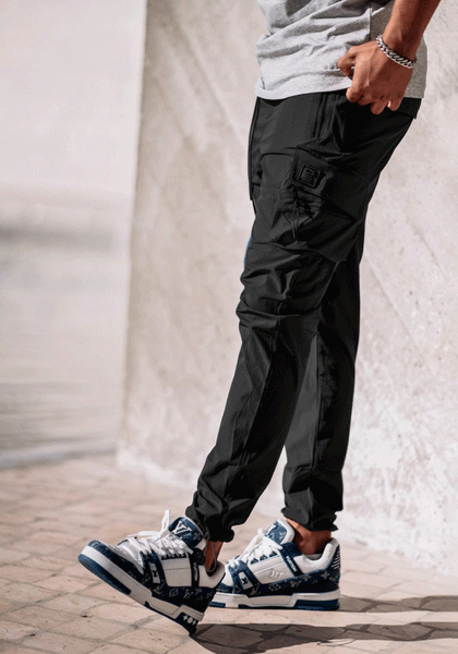 Cargo pants 2025 and sneakers